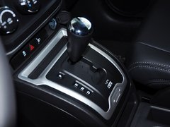 2014款 2.4L 自动 四驱蛇行珍藏版 5座
