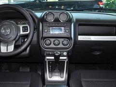 2014款 2.4L 自动 四驱蛇行珍藏版 5座