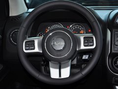 2014款 2.4L 自动 四驱蛇行珍藏版 5座