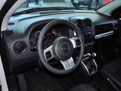 2014款 2.4L 自动 四驱蛇行珍藏版 5座