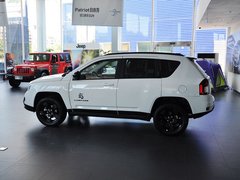 2014款 2.4L 自动 四驱蛇行珍藏版 5座