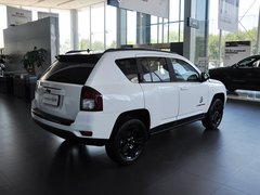 2014款 2.4L 自动 四驱蛇行珍藏版 5座