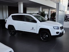 2014款 2.4L 自动 四驱蛇行珍藏版 5座