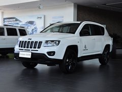 2014款 2.4L 自动 四驱蛇行珍藏版 5座