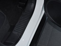 2014款 2.4L 自动 四驱蛇行珍藏版 5座