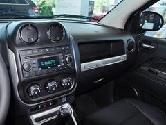 2014款 2.4L 自动 四驱蛇行珍藏版 5座