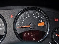 2014款 2.4L 自动 四驱蛇行珍藏版 5座