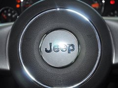 2014款 2.4L 自动 四驱蛇行珍藏版 5座