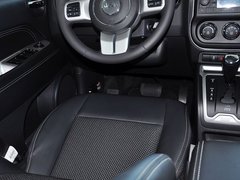 2014款 2.4L 自动 四驱蛇行珍藏版 5座