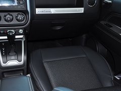 2014款 2.4L 自动 四驱蛇行珍藏版 5座