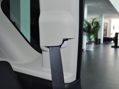 2014款 2.4L 自动 四驱蛇行珍藏版 5座