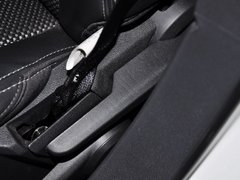 2014款 2.4L 自动 四驱蛇行珍藏版 5座