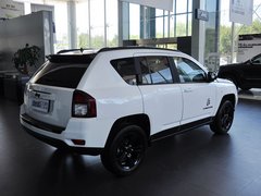 2014款 2.4L 自动 四驱蛇行珍藏版 5座