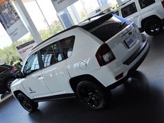 2014款 2.4L 自动 四驱蛇行珍藏版 5座