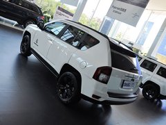 2014款 2.4L 自动 四驱蛇行珍藏版 5座