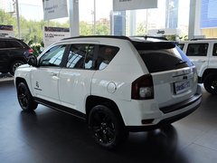 2014款 2.4L 自动 四驱蛇行珍藏版 5座