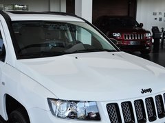2014款 2.4L 自动 四驱蛇行珍藏版 5座