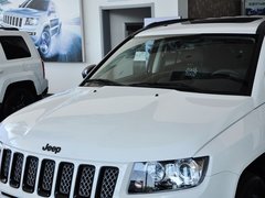 2014款 2.4L 自动 四驱蛇行珍藏版 5座