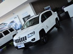 2014款 2.4L 自动 四驱蛇行珍藏版 5座