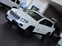 2014款 2.4L 自动 四驱蛇行珍藏版 5座