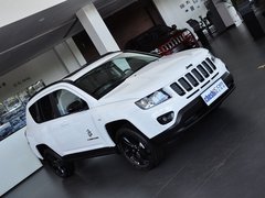 2014款 2.4L 自动 四驱蛇行珍藏版 5座