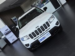 2014款 2.4L 自动 四驱蛇行珍藏版 5座