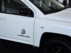 2014款 2.4L 自动 四驱蛇行珍藏版 5座