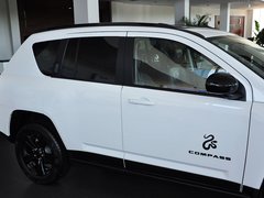 2014款 2.4L 自动 四驱蛇行珍藏版 5座