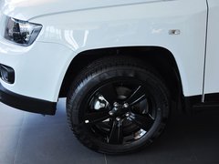 2014款 2.4L 自动 四驱蛇行珍藏版 5座