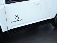 2014款 2.4L 自动 四驱蛇行珍藏版 5座