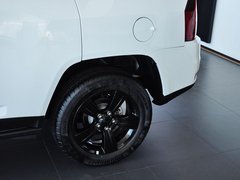 2014款 2.4L 自动 四驱蛇行珍藏版 5座