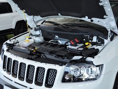 2014款 2.4L 自动 四驱蛇行珍藏版 5座