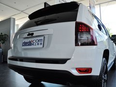 2014款 2.4L 自动 四驱蛇行珍藏版 5座