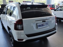 2014款 2.4L 自动 四驱蛇行珍藏版 5座