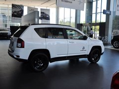 2014款 2.4L 自动 四驱蛇行珍藏版 5座