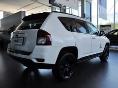 2014款 2.4L 自动 四驱蛇行珍藏版 5座