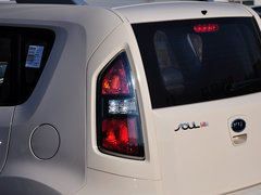 2013款 1.6L 自动 Premium