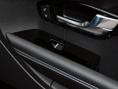 2013款 2.0T 自动 3门眩蓝限量版 4座