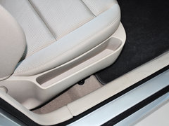 2013款 1.6L 自动 两厢舒适版