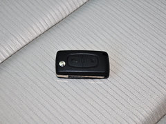 2013款 1.6L 自动 两厢舒适版