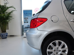 2013款 1.6L 自动 两厢舒适版