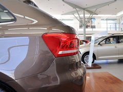 2013款 1.6L 自动 豪华版