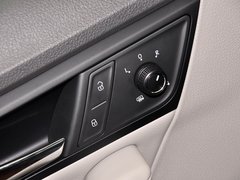 2013款 1.6L 自动 豪华版