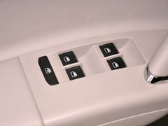 2013款 1.6L 自动 豪华版