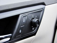 2013款 1.6L 自动 豪华版