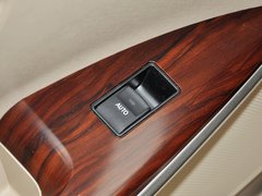2013款 2.7L 自动 四驱豪华版 5座