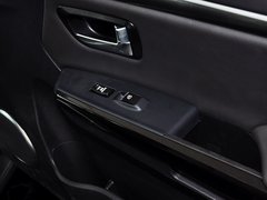 2013款 智尊版 2.0T 手动 四驱精英型 5座