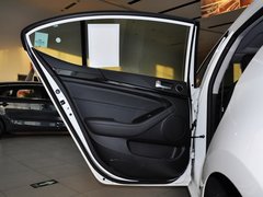 2013款 2.4L自动 商务天窗型 国IV