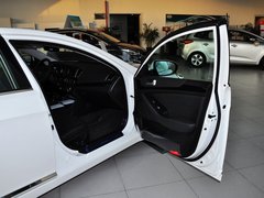 2013款 2.4L自动 商务天窗型 国IV