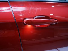 2013款 328i 2.0T 自动 风尚设计套装
